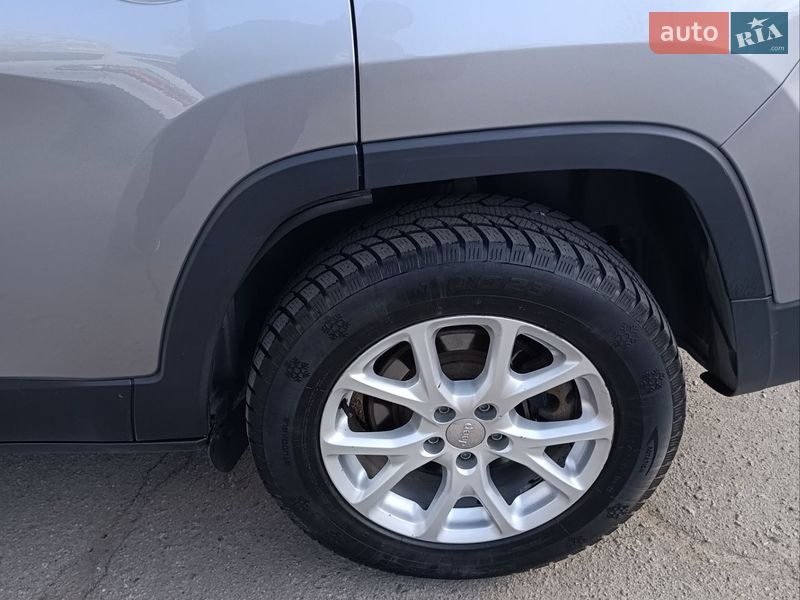 Внедорожник / Кроссовер Jeep Cherokee 2016 в Харькове