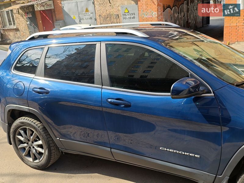 Внедорожник / Кроссовер Jeep Cherokee 2017 в Киеве
