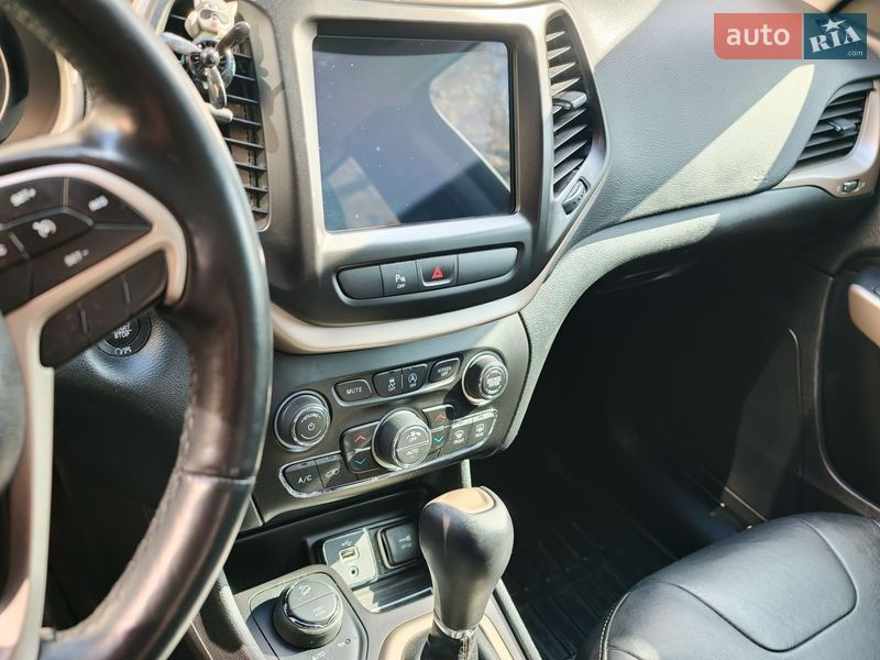 Внедорожник / Кроссовер Jeep Cherokee 2017 в Киеве