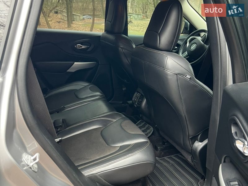 Внедорожник / Кроссовер Jeep Cherokee 2017 в Львове
