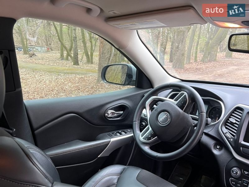 Внедорожник / Кроссовер Jeep Cherokee 2017 в Львове