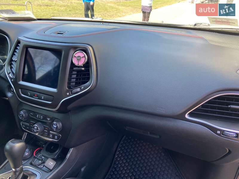 Позашляховик / Кросовер Jeep Cherokee 2021 в Києві