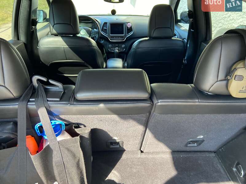 Позашляховик / Кросовер Jeep Cherokee 2021 в Києві