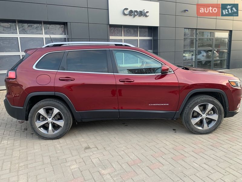 Внедорожник / Кроссовер Jeep Cherokee 2019 в Хмельницком