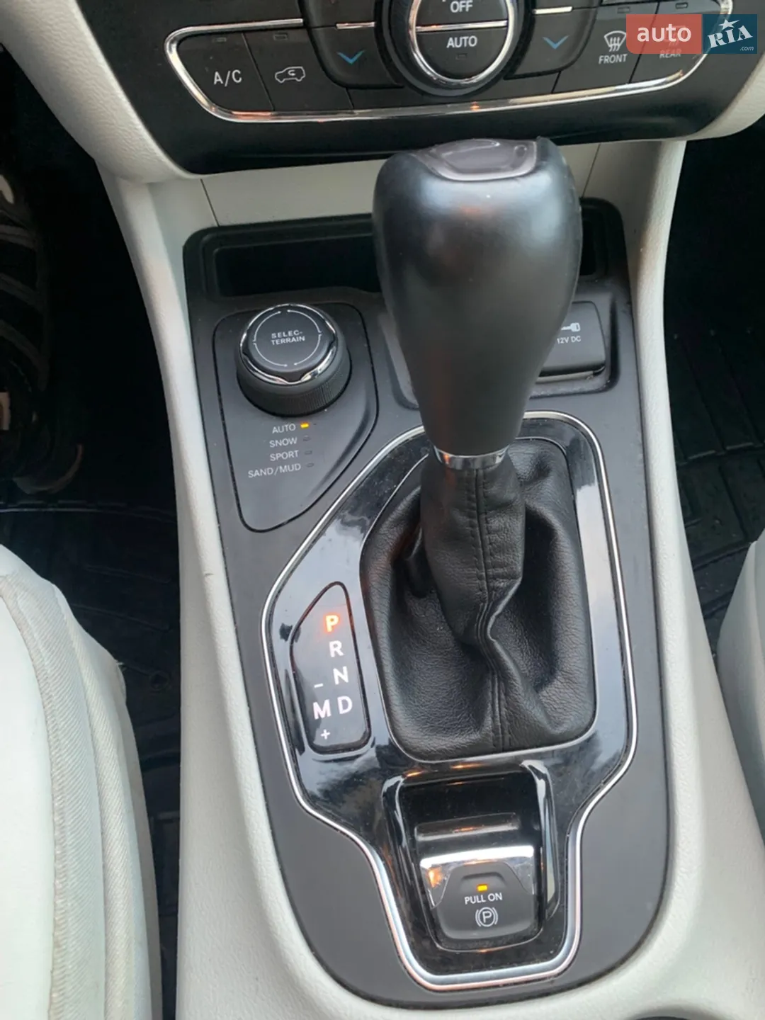 2019 Jeep Cherokee - мініатюра 28