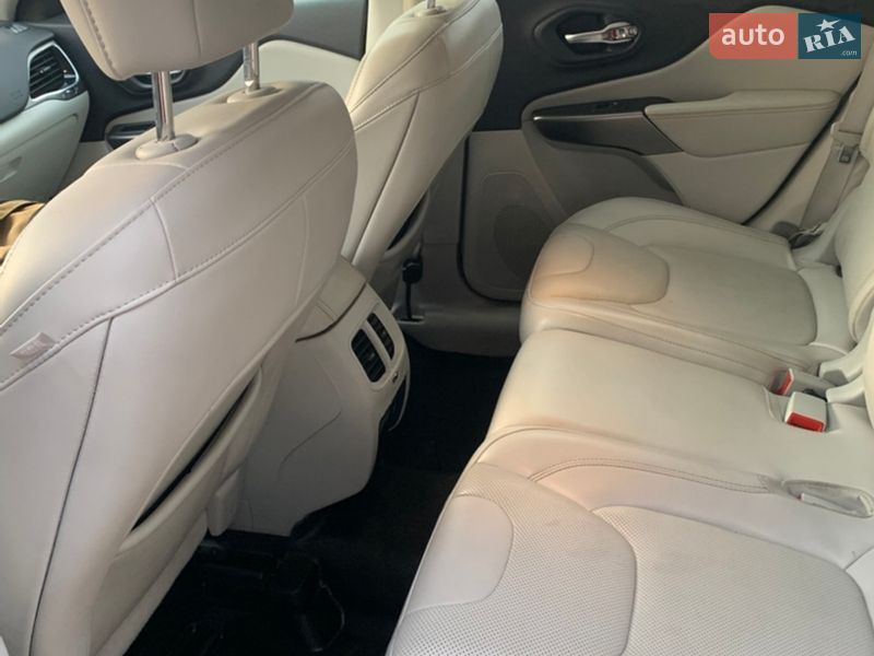 Внедорожник / Кроссовер Jeep Cherokee 2019 в Хмельницком