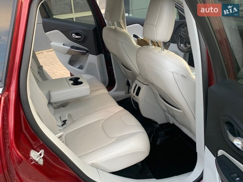 Внедорожник / Кроссовер Jeep Cherokee 2019 в Хмельницком
