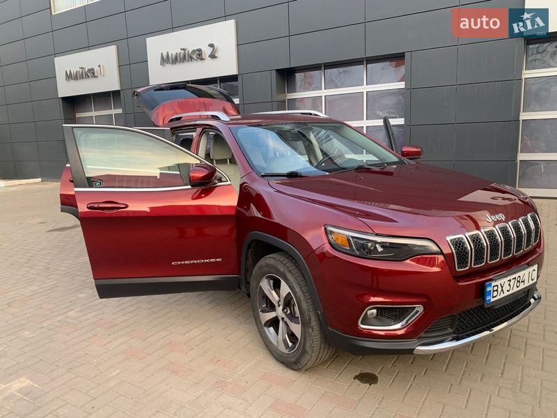 Внедорожник / Кроссовер Jeep Cherokee 2019 в Хмельницком