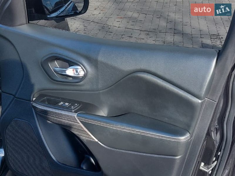 Позашляховик / Кросовер Jeep Cherokee 2013 в Кам'янець-Подільському