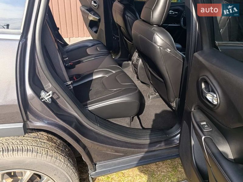 Внедорожник / Кроссовер Jeep Cherokee 2019 в Киеве
