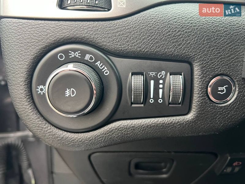 Внедорожник / Кроссовер Jeep Cherokee 2021 в Киеве