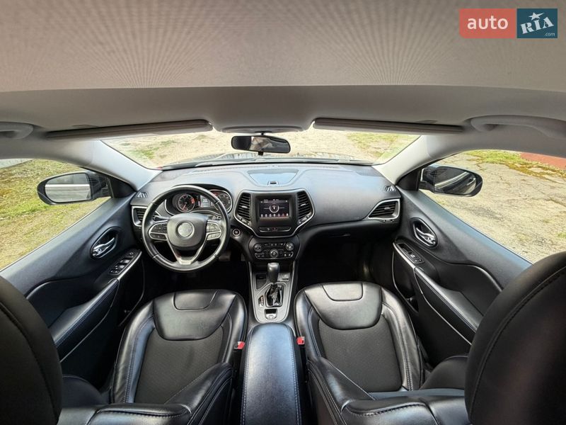 Внедорожник / Кроссовер Jeep Cherokee 2019 в Киеве