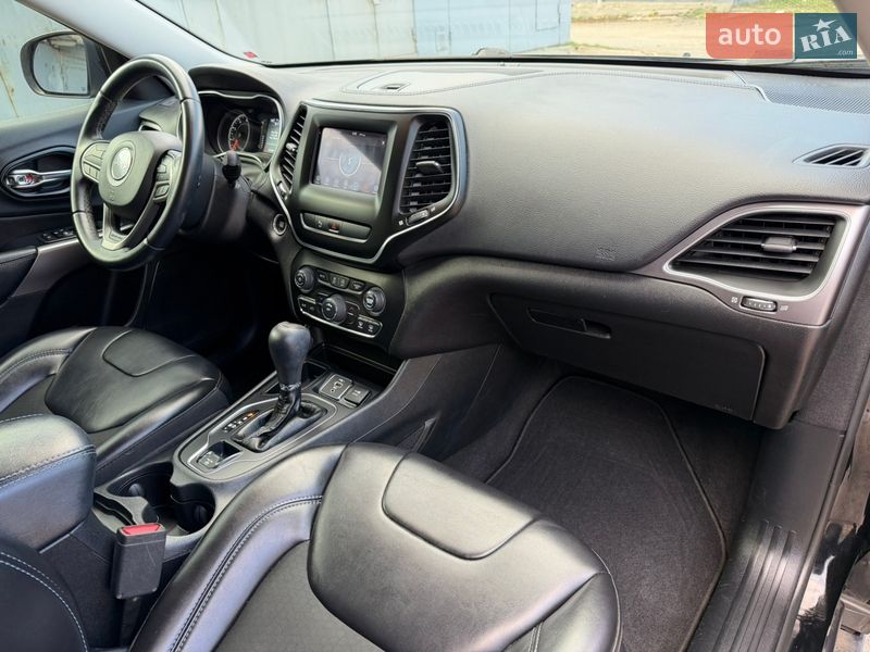 Внедорожник / Кроссовер Jeep Cherokee 2019 в Киеве