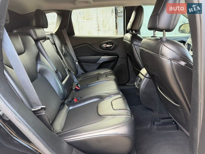 Внедорожник / Кроссовер Jeep Cherokee 2019 в Киеве