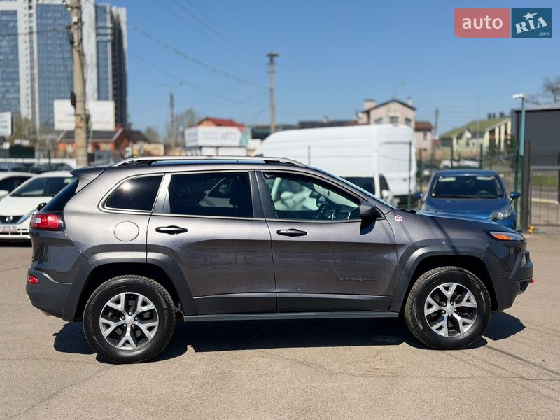 Внедорожник / Кроссовер Jeep Cherokee 2017 в Киеве