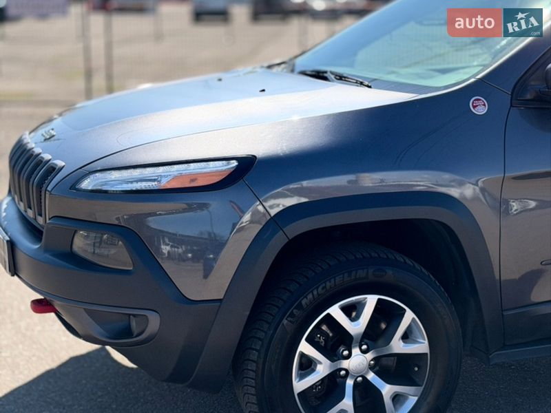 Внедорожник / Кроссовер Jeep Cherokee 2017 в Киеве
