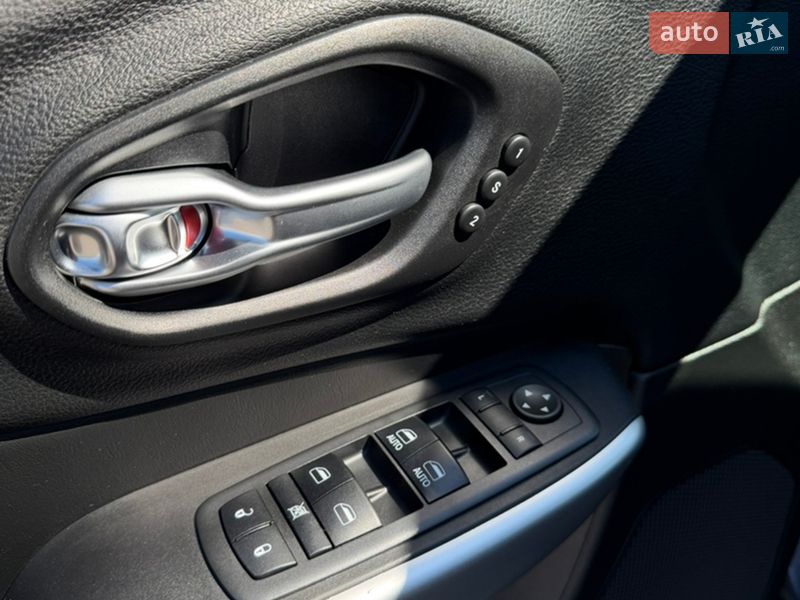 Внедорожник / Кроссовер Jeep Cherokee 2017 в Киеве