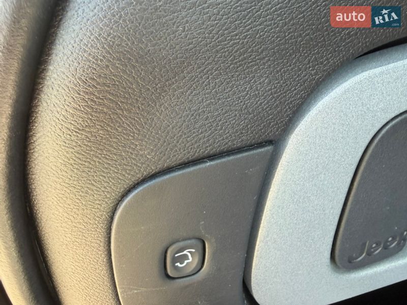 Внедорожник / Кроссовер Jeep Cherokee 2017 в Киеве