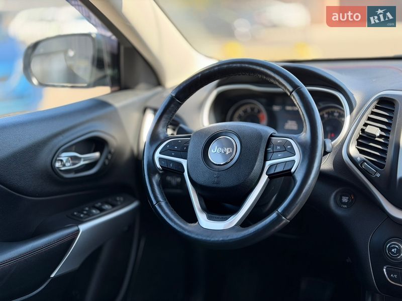 Внедорожник / Кроссовер Jeep Cherokee 2017 в Киеве