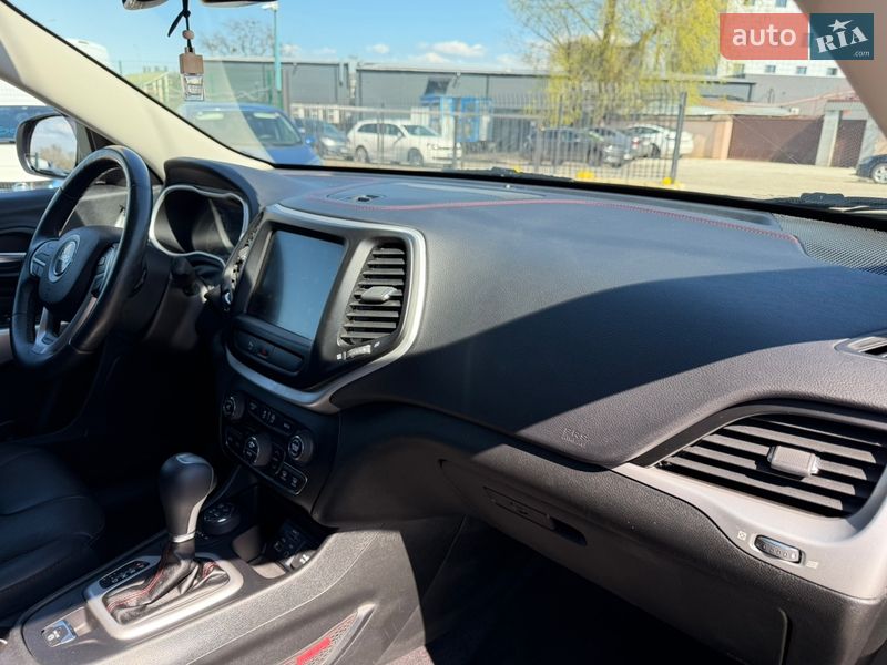 Внедорожник / Кроссовер Jeep Cherokee 2017 в Киеве