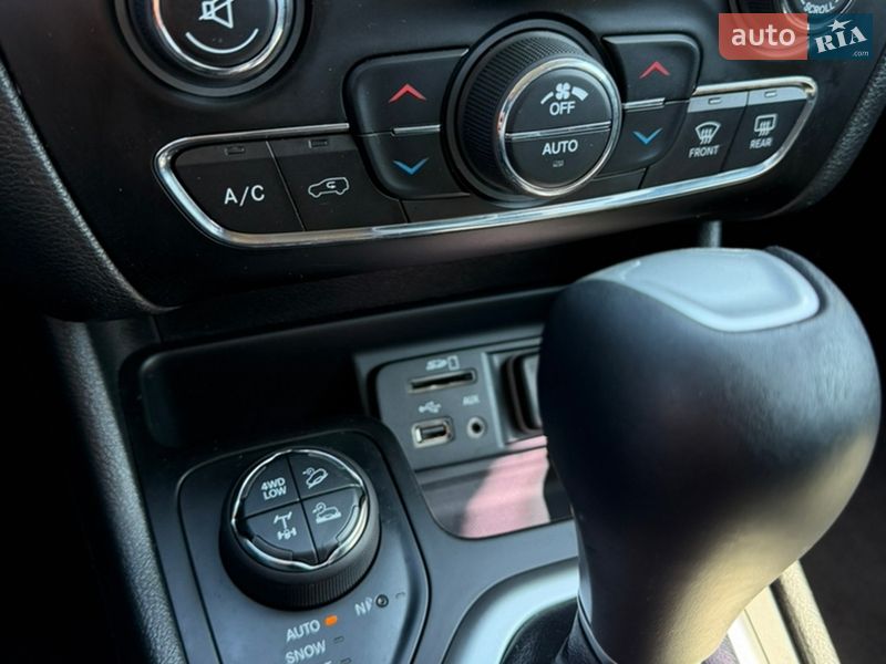 Внедорожник / Кроссовер Jeep Cherokee 2017 в Киеве