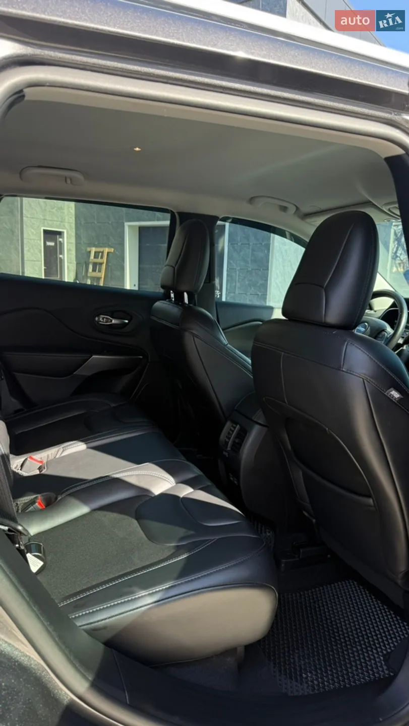 2020 Jeep Cherokee - мініатюра 15