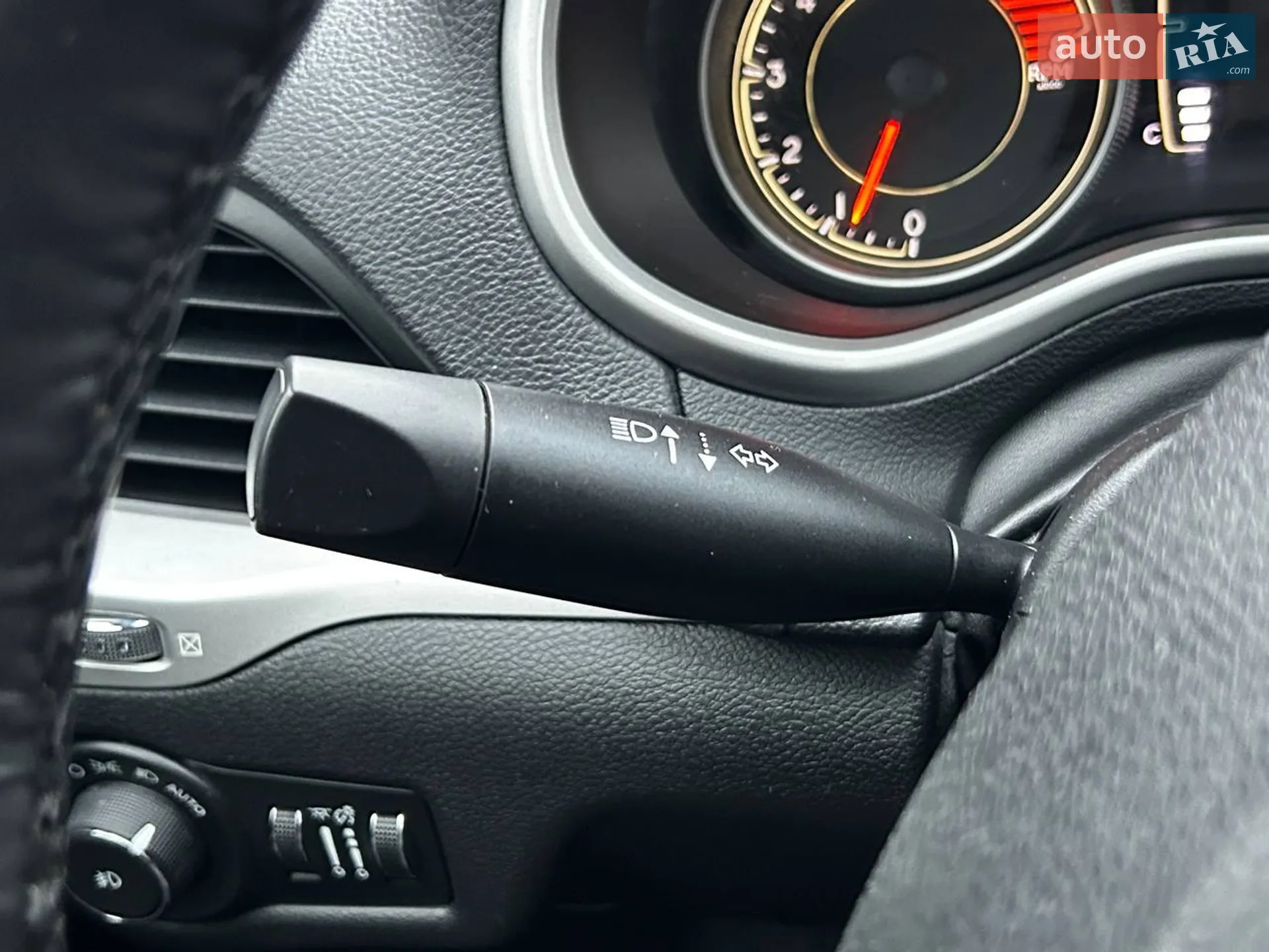 2015 Jeep Cherokee - мініатюра 16