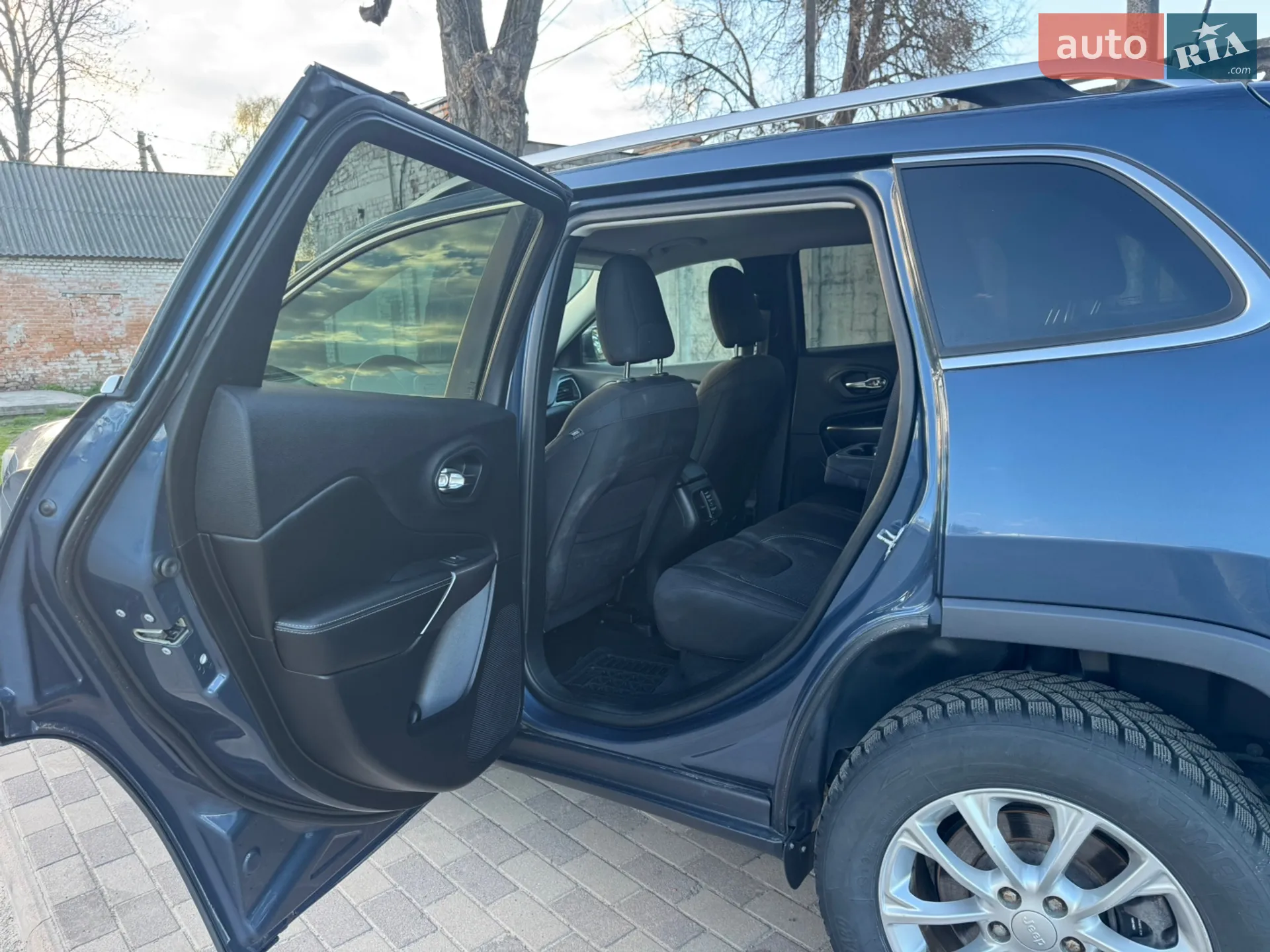 2019 Jeep Cherokee - мініатюра 31