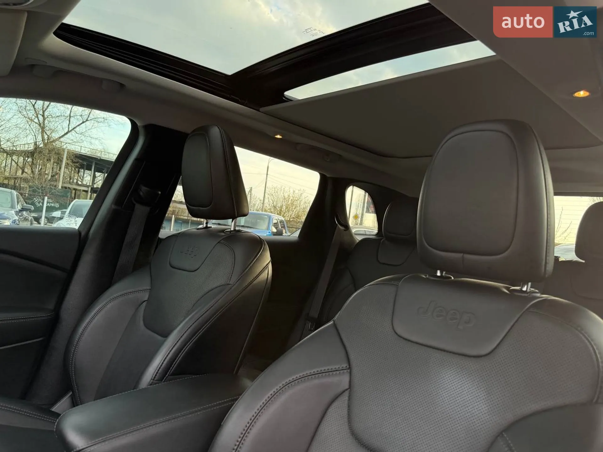 2022 Jeep Cherokee - мініатюра 27