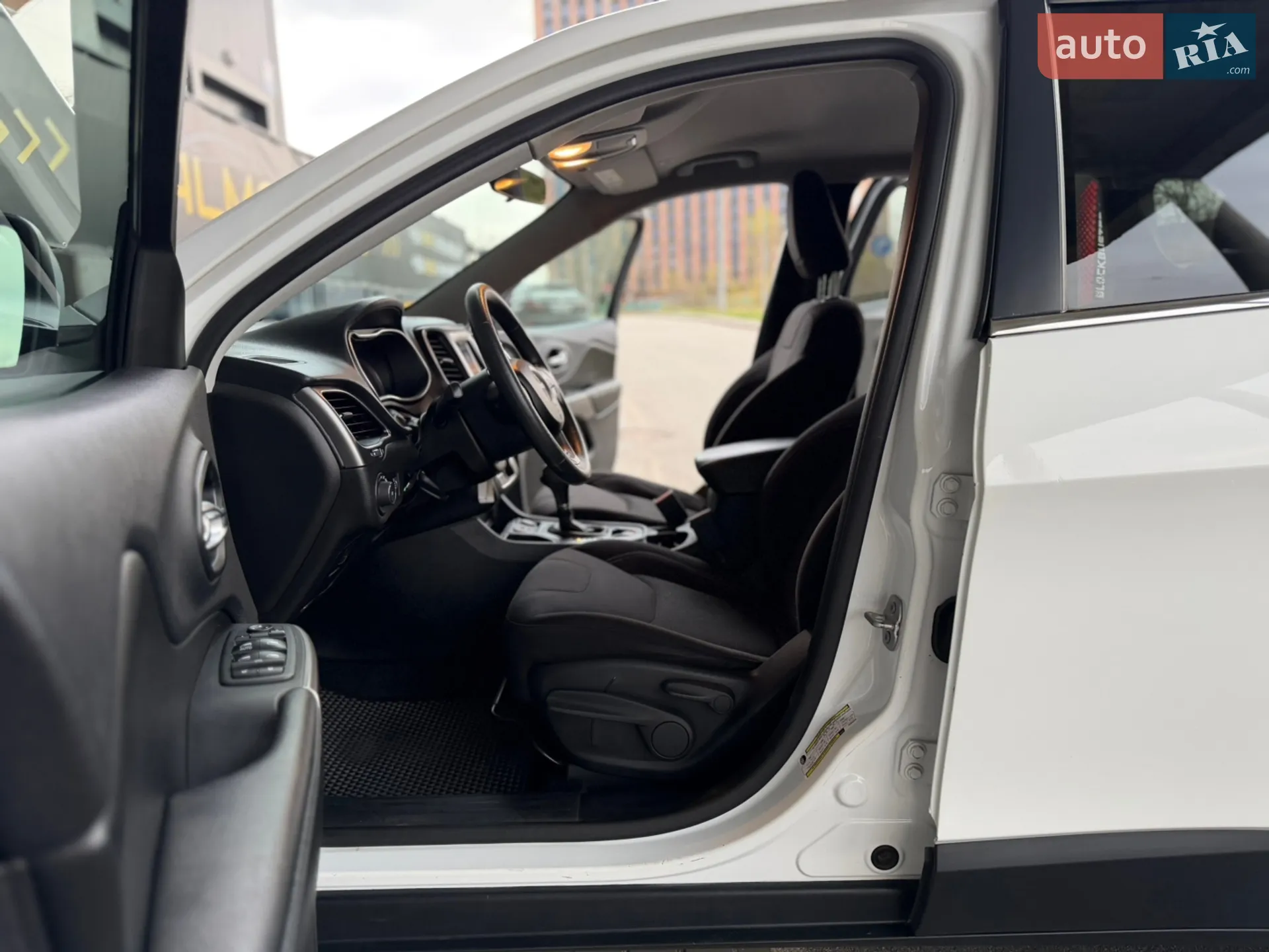 2019 Jeep Cherokee - мініатюра 39