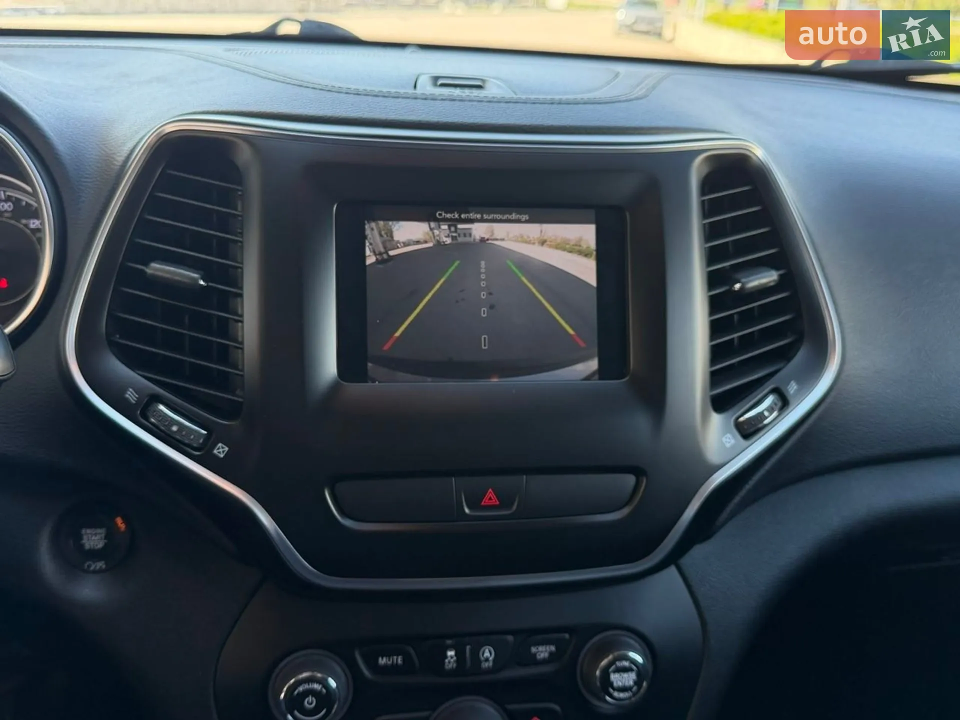 2019 Jeep Cherokee - мініатюра 28