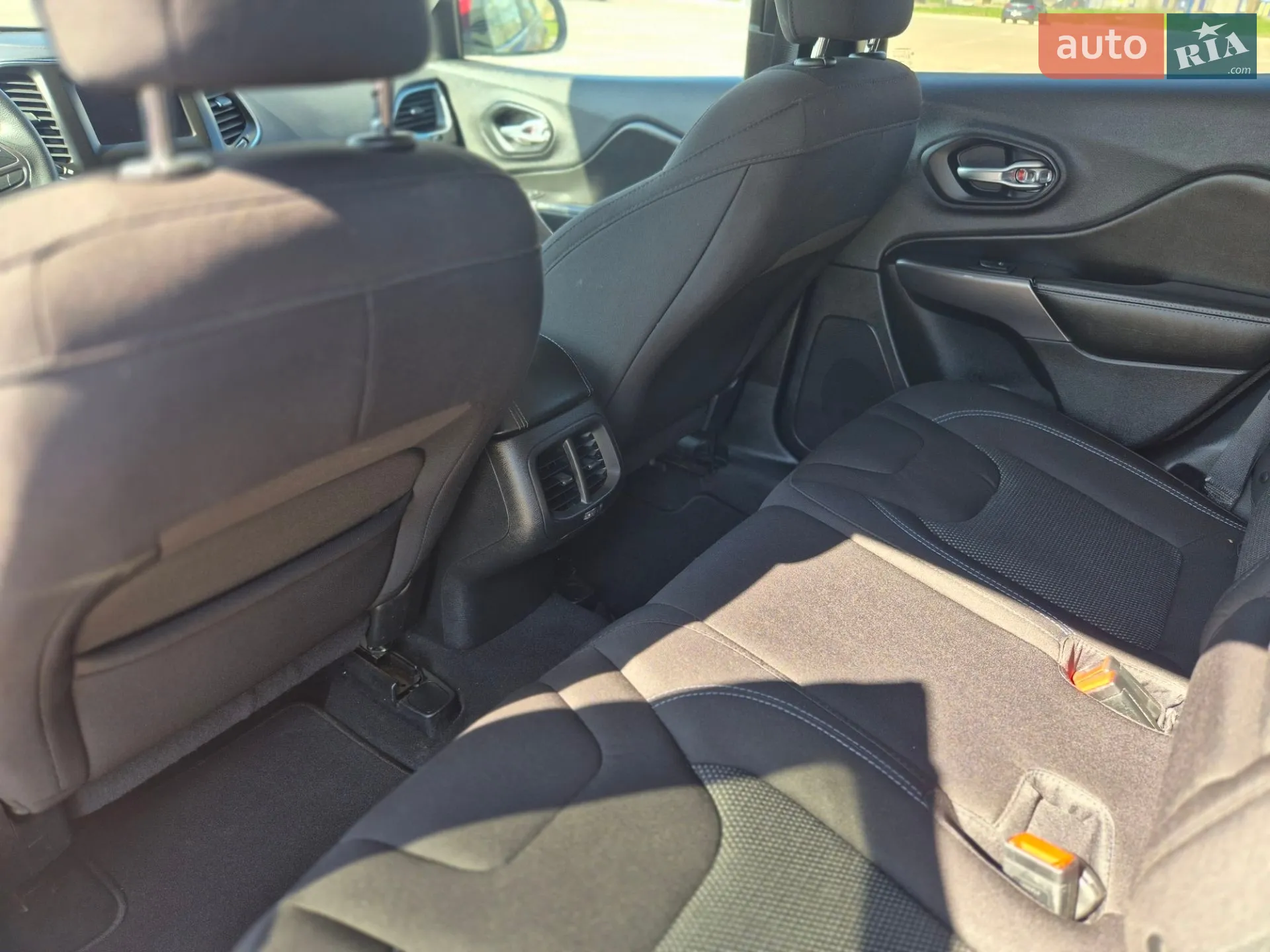2019 Jeep Cherokee - мініатюра 23