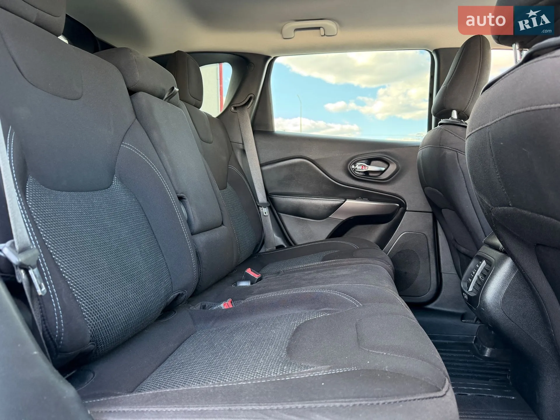 2019 Jeep Cherokee - мініатюра 39