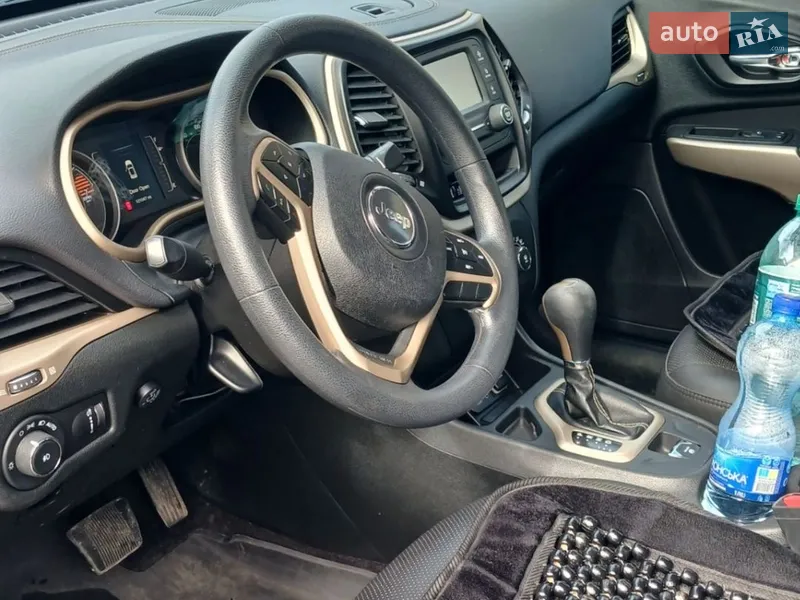 Jeep Cherokee 2018 VIN 1C4PJLCB1JD596272 фото оголошення 10 з 52