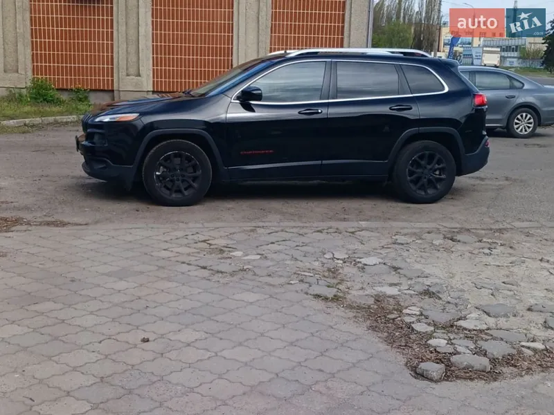 Jeep Cherokee 2018 VIN 1C4PJLCB1JD596272 фото оголошення 4 з 52