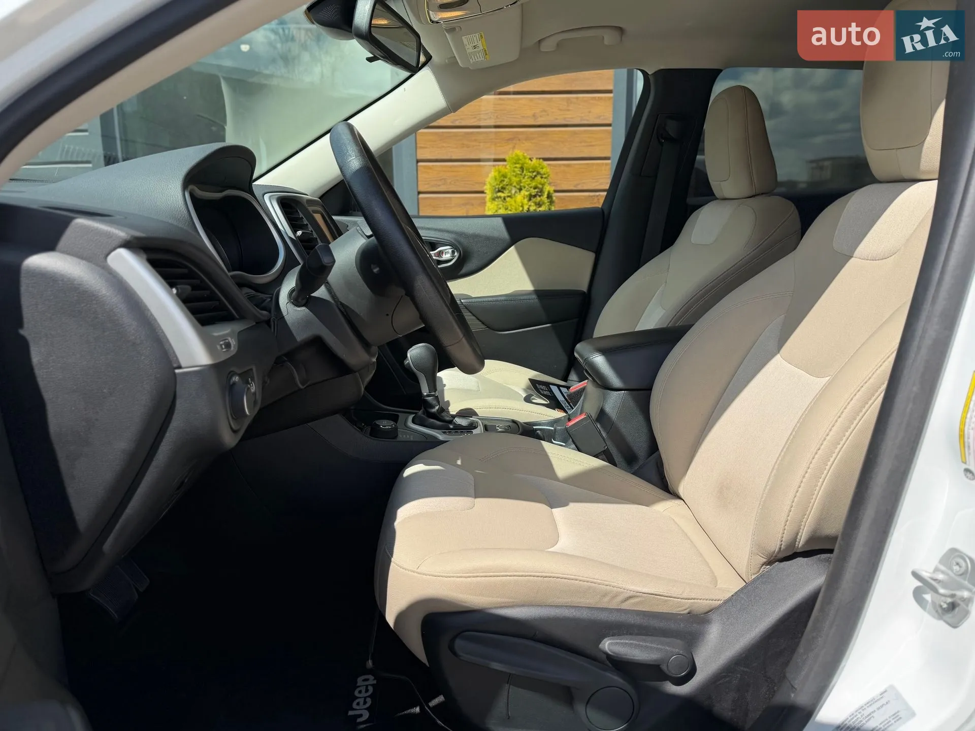 2016 Jeep Cherokee - мініатюра 24