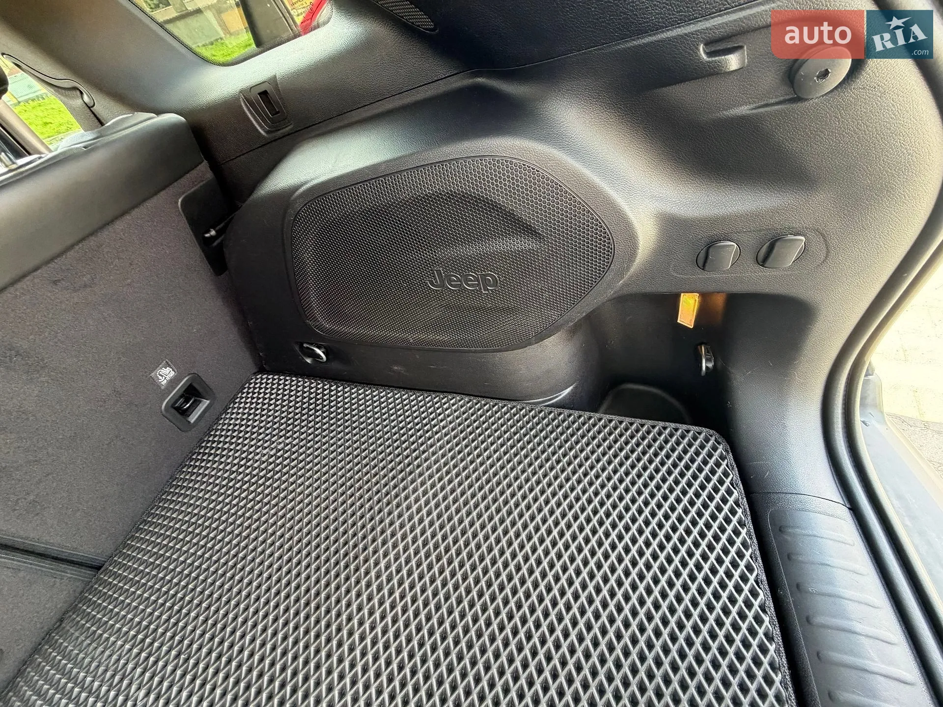 2019 Jeep Cherokee - мініатюра 18