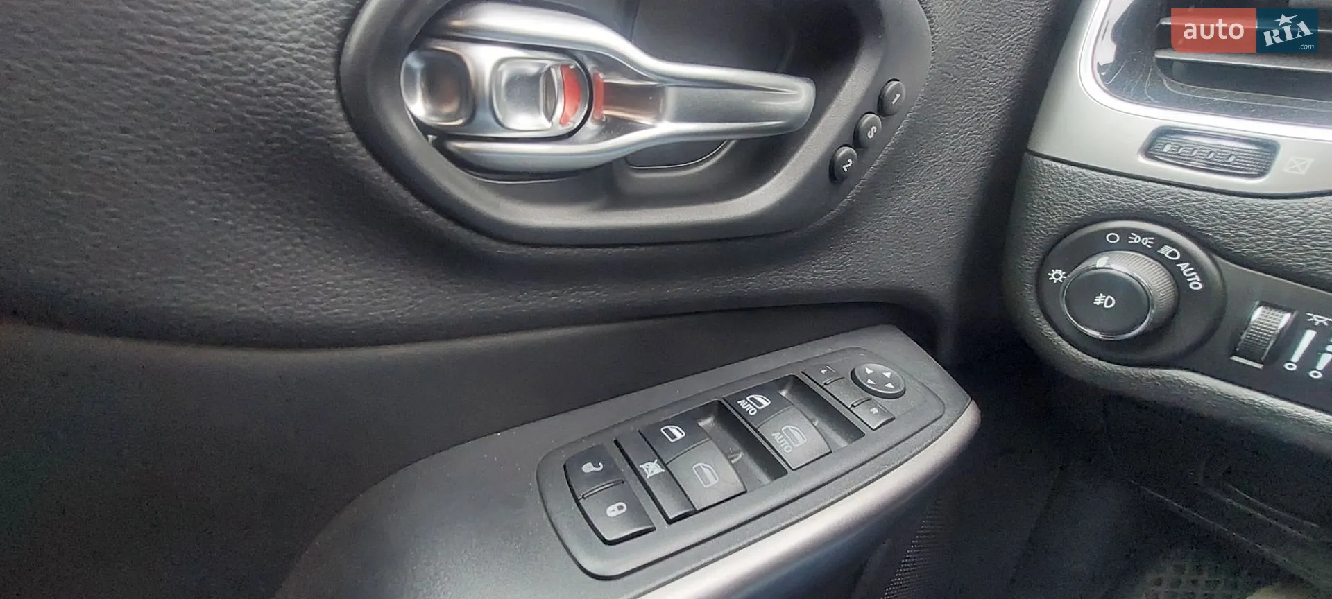 2019 Jeep Cherokee - мініатюра 24