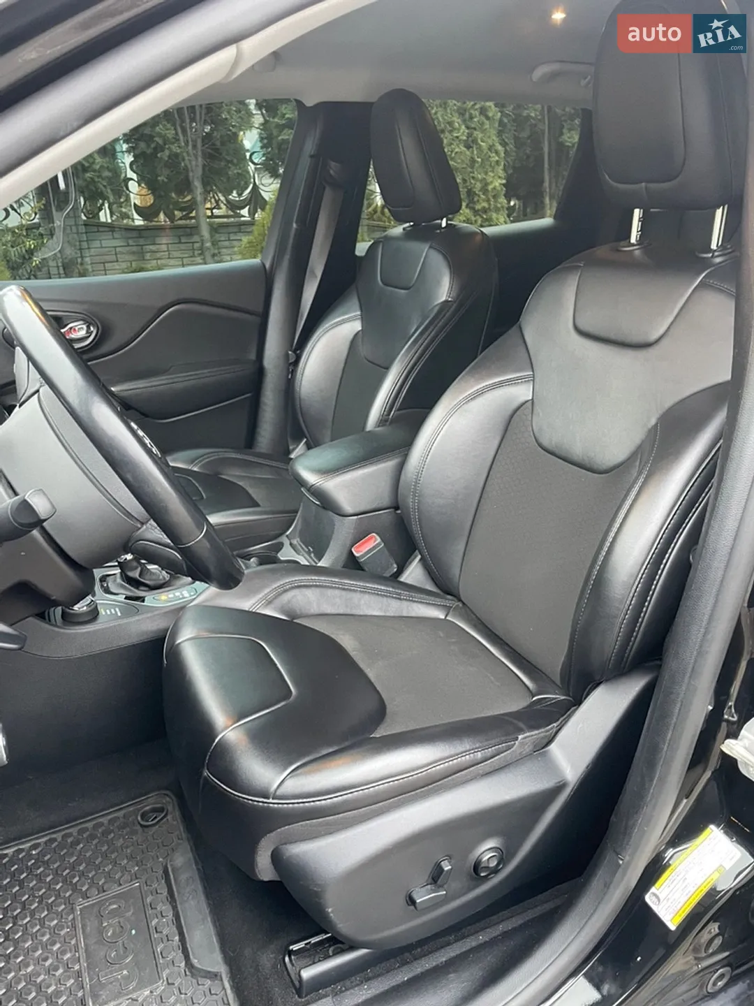 2020 Jeep Cherokee - мініатюра 21