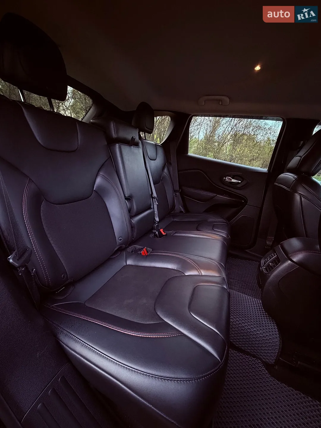 2019 Jeep Cherokee - мініатюра 28
