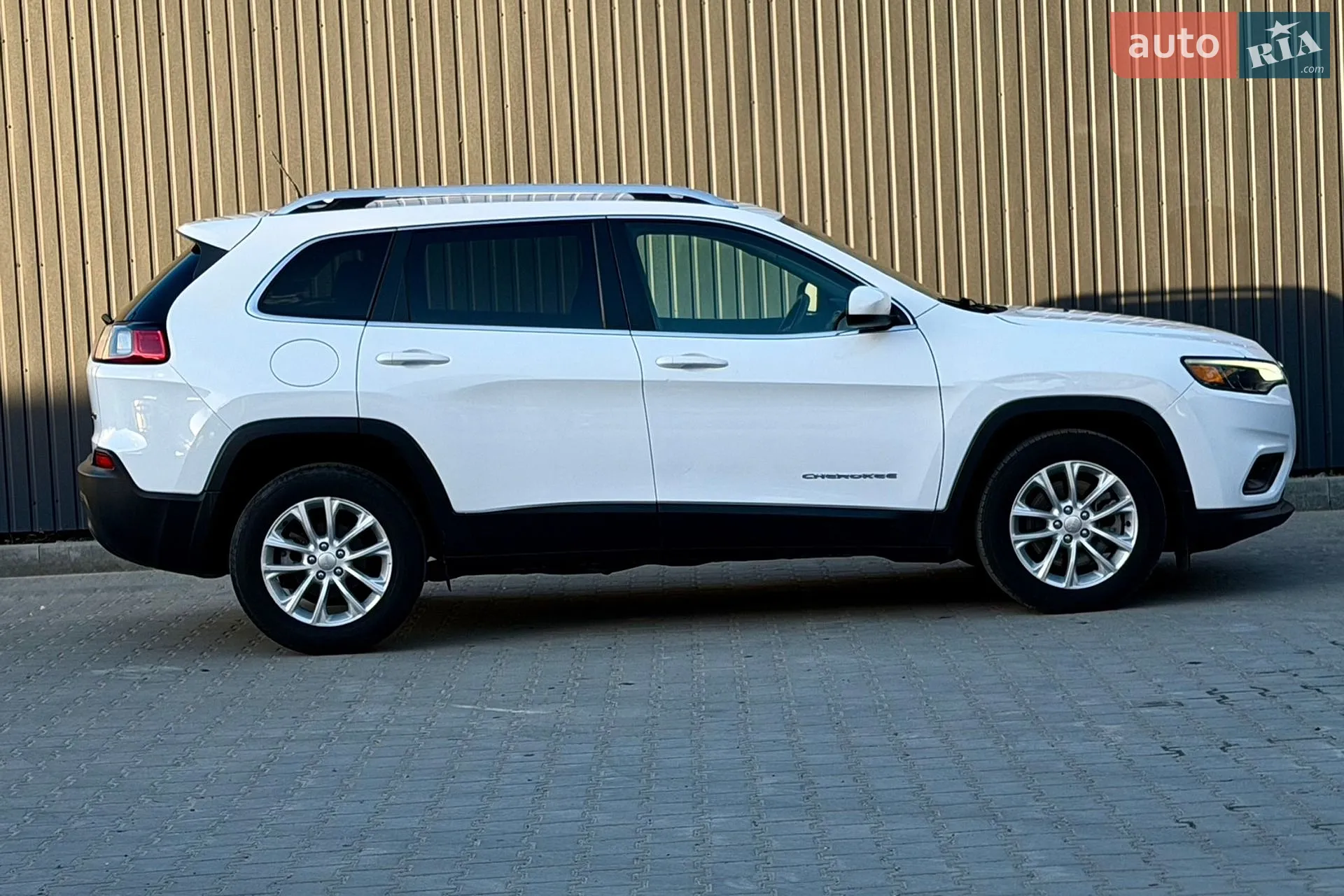 2019 Jeep Cherokee - мініатюра 14