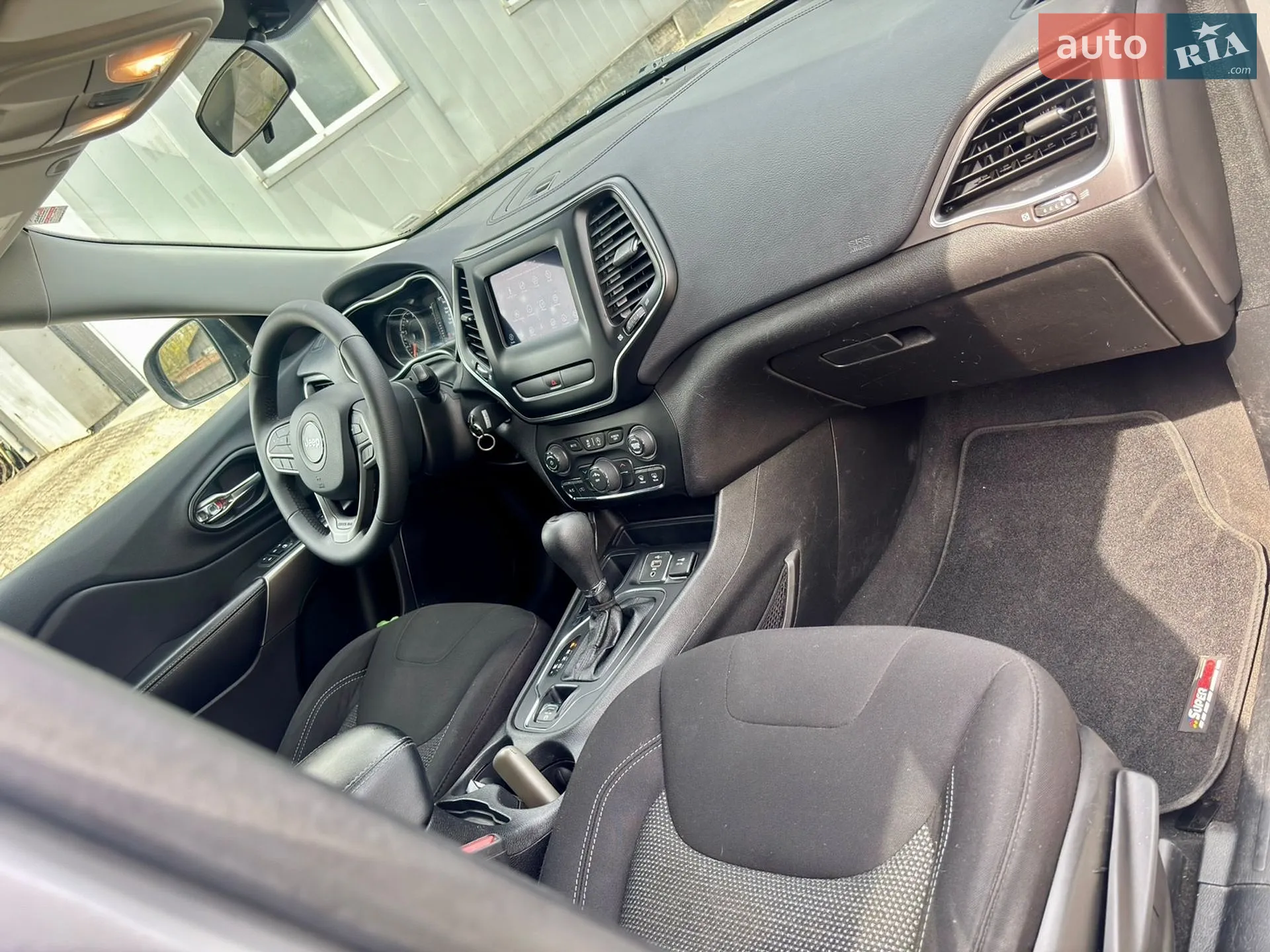 2020 Jeep Cherokee - мініатюра 28