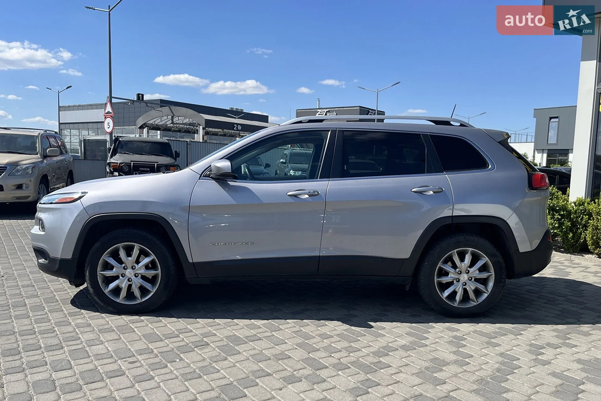 2017 Jeep Cherokee - мініатюра 4