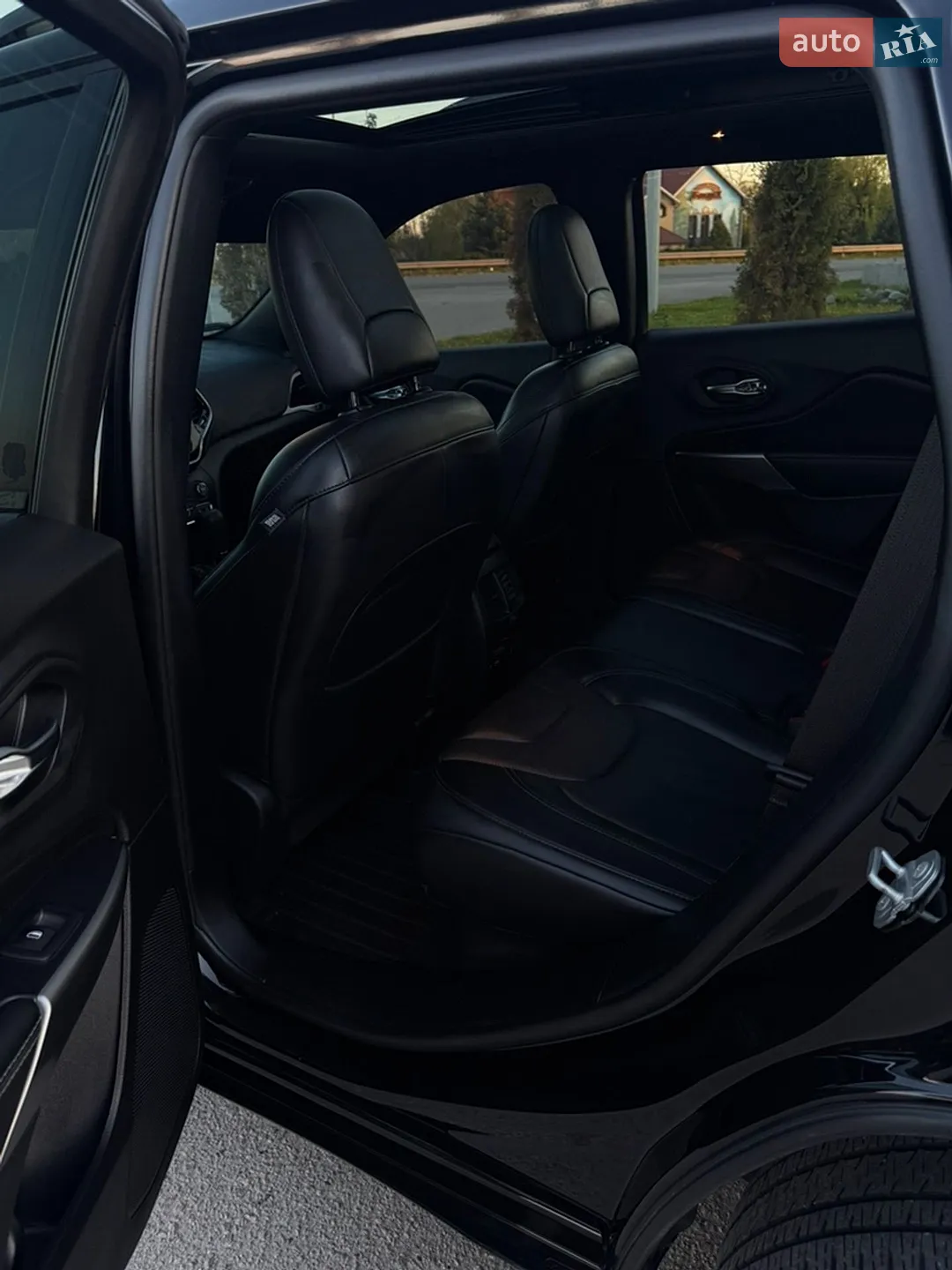 2020 Jeep Cherokee - мініатюра 25