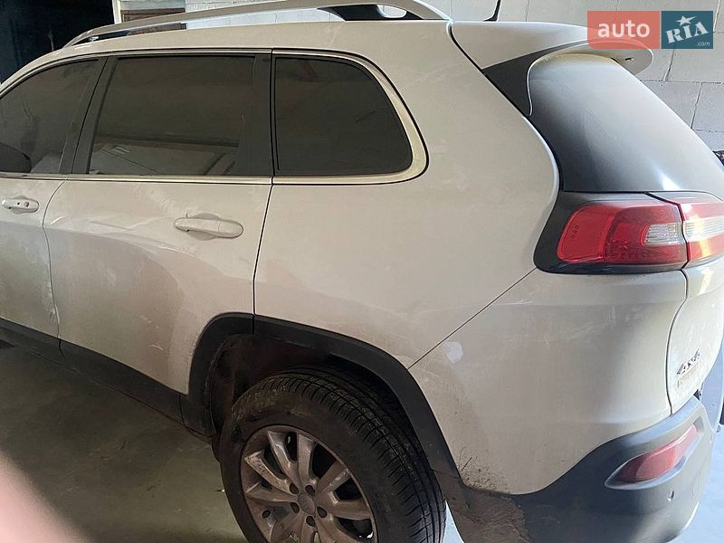 Внедорожник / Кроссовер Jeep Cherokee 2016 в Харькове