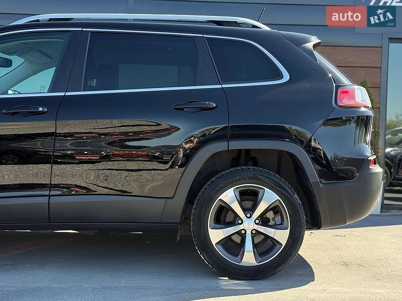 Внедорожник / Кроссовер Jeep Cherokee 2019 в Ровно