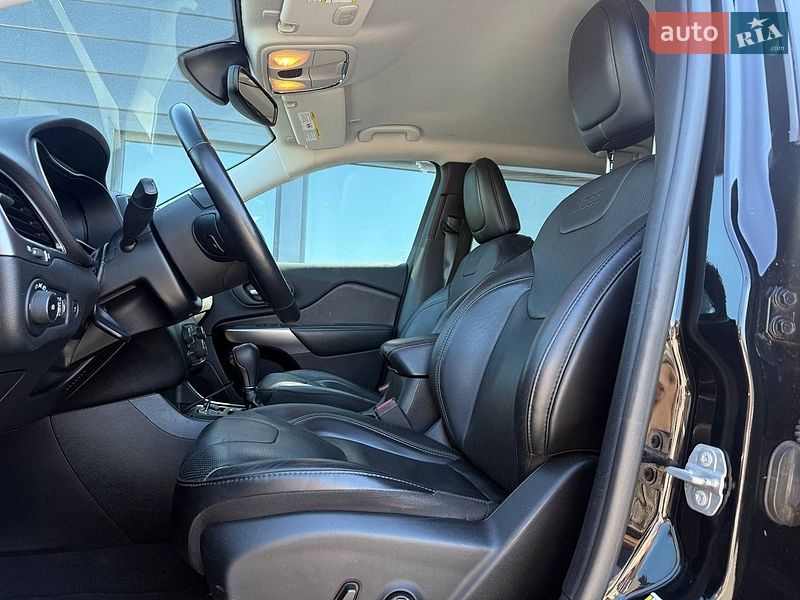 Внедорожник / Кроссовер Jeep Cherokee 2019 в Ровно