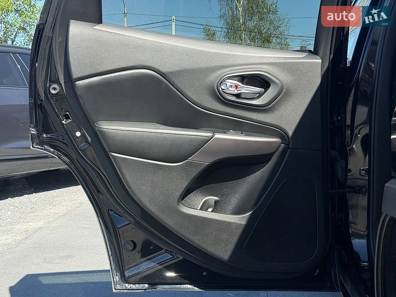 Внедорожник / Кроссовер Jeep Cherokee 2019 в Ровно