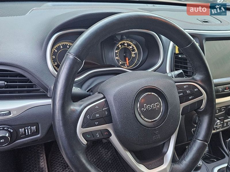 Внедорожник / Кроссовер Jeep Cherokee 2015 в Киеве