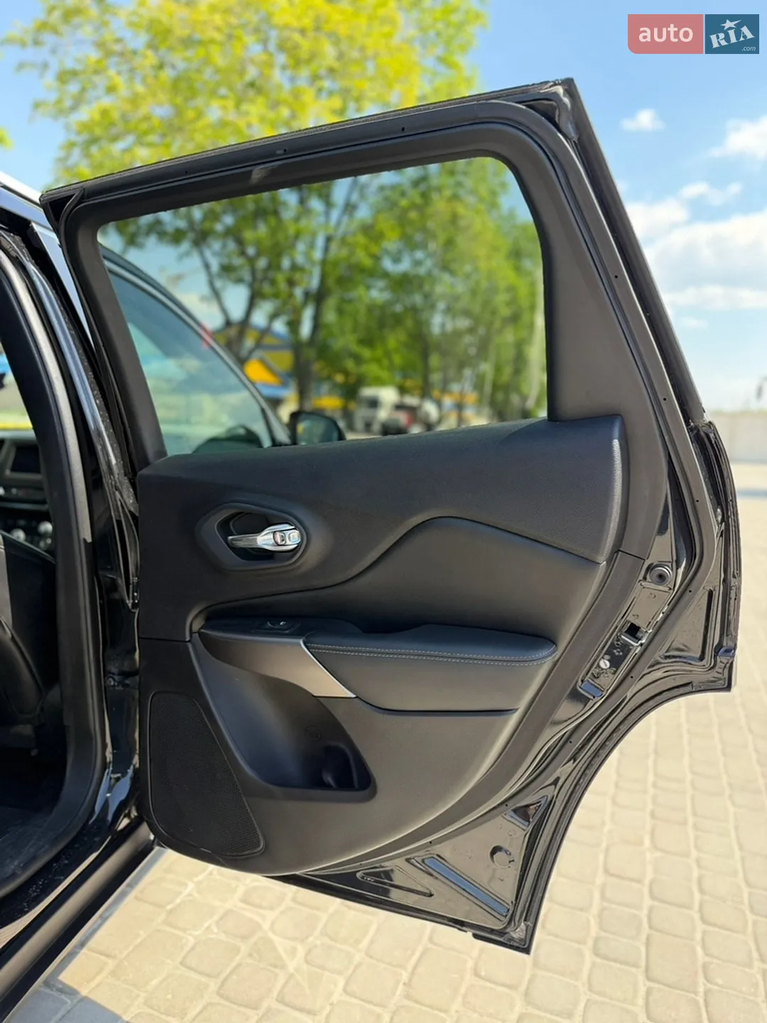 2020 Jeep Cherokee - мініатюра 14